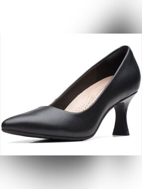 Like New Clarks Kataleyna Gem Pump Black Leather Size 8